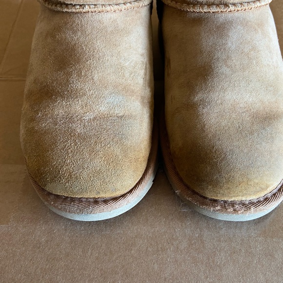 Kids size 3 Ugg boots - Picture 2 of 5
